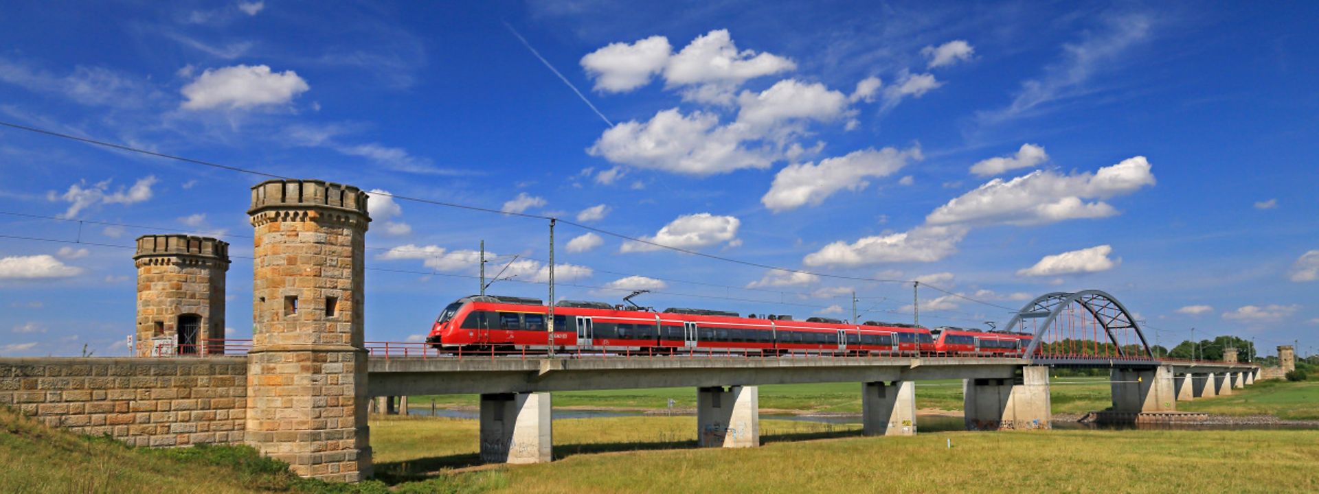 DB Energie - Regio über Brücke - Bahnstrom